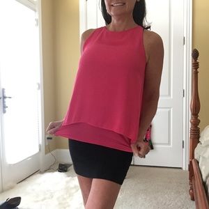 Saint Tropez West fuchsia  Pink flowy top.